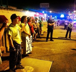 Large Group Copblocks DUI Checkpoint in Manchester, NH
